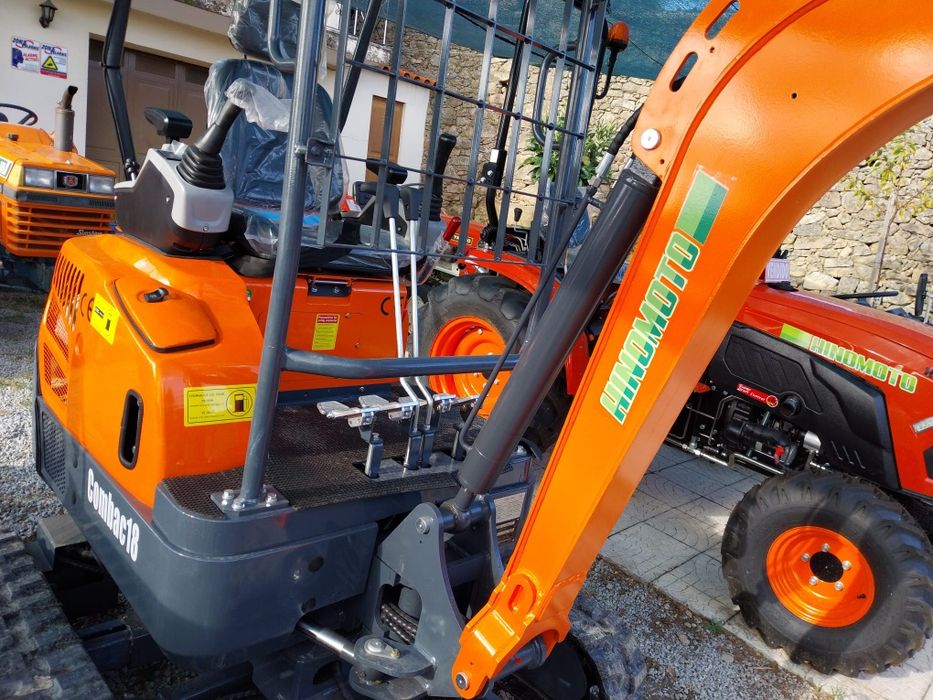 Mini Giratoria Hinomoto 1800 kg Nova