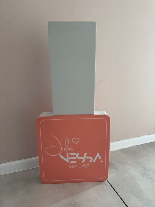 Ekspozytor reklamowy Julia Nessa