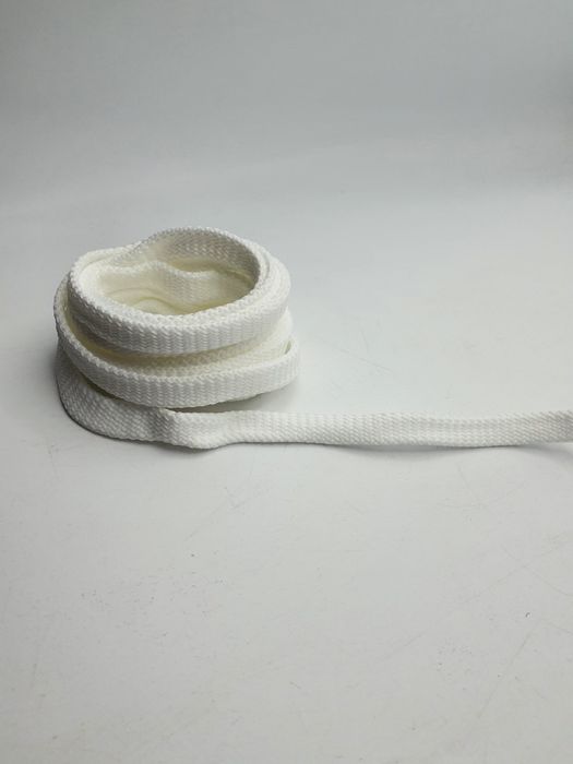 Sznurek biały kupon 5 m.x 1,30 cm.
