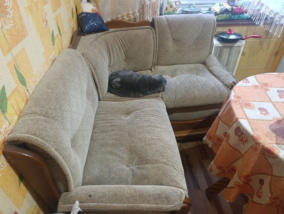 Диван на кухню або на дачу