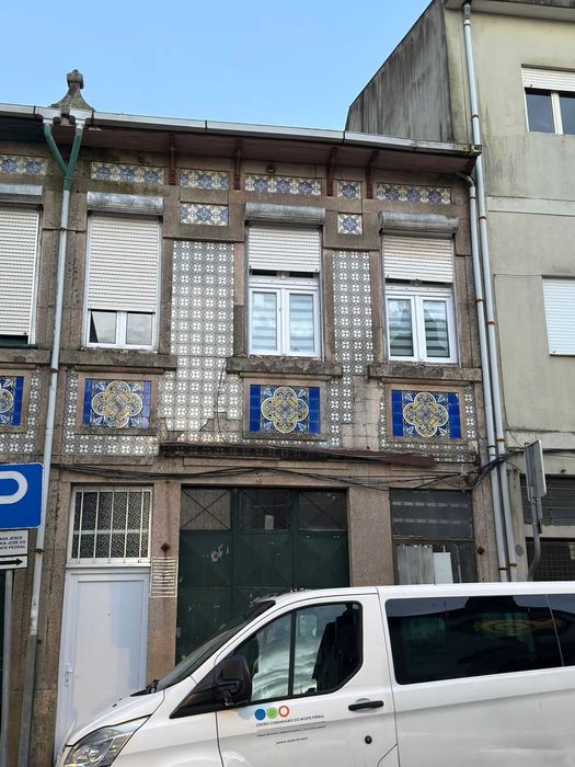 Moradia independente à venda no Porto, T3+2, com quintal