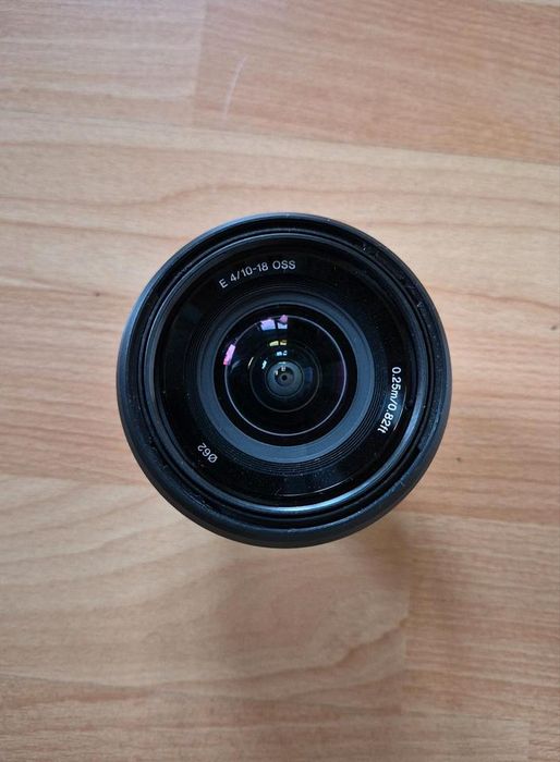 Sony SEL-1018 Ultra Szerokokątny Obiektyw 10-18mm F4.0 OSS E-Mount – Bardzo Dobry Stan