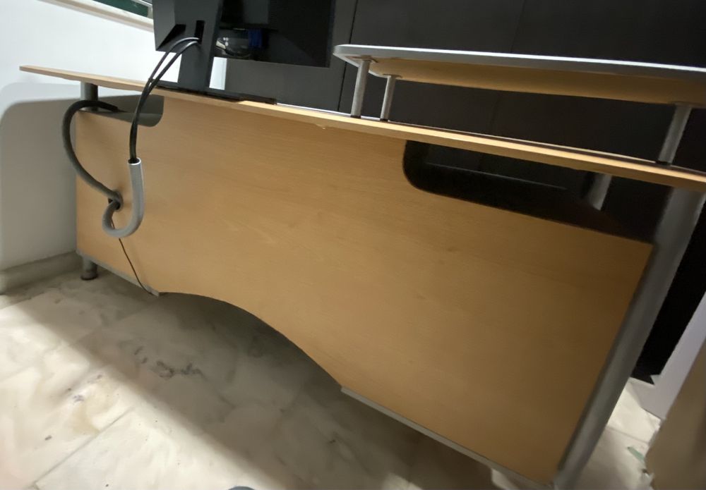 Secretária muito completa