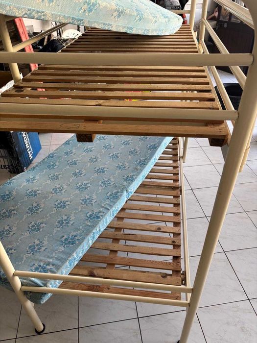 Beliche de dois andares