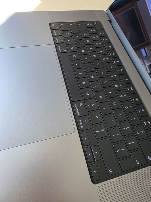 MacBook Pro 16 M2 Pro 1 TB 16 gb RAM