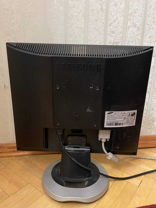 Монитор Samsung SyncMaster 710N