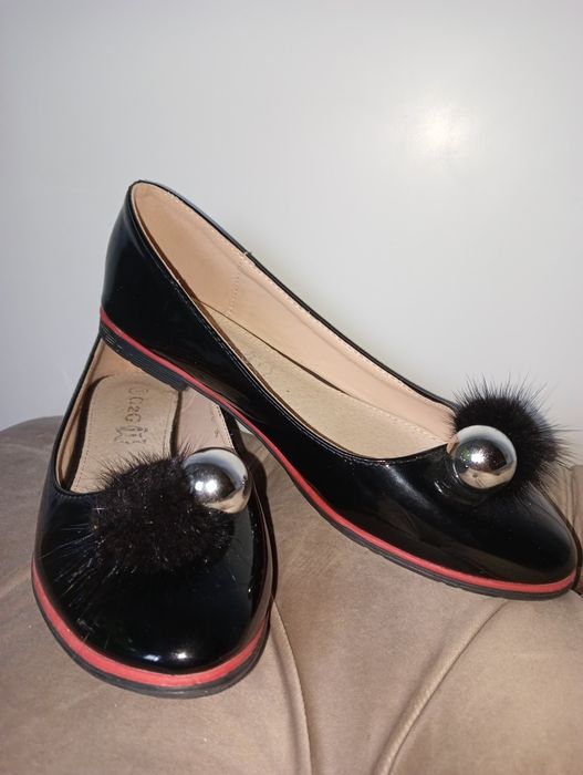 Лакові туфлі пінетки нові