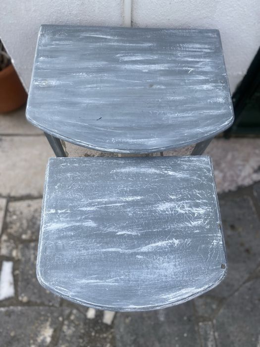 Mesa rústica de apoio pintada - são 2