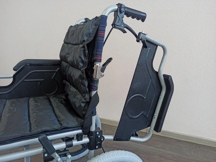 Крісло-каталка інвалідна TAW907LABH