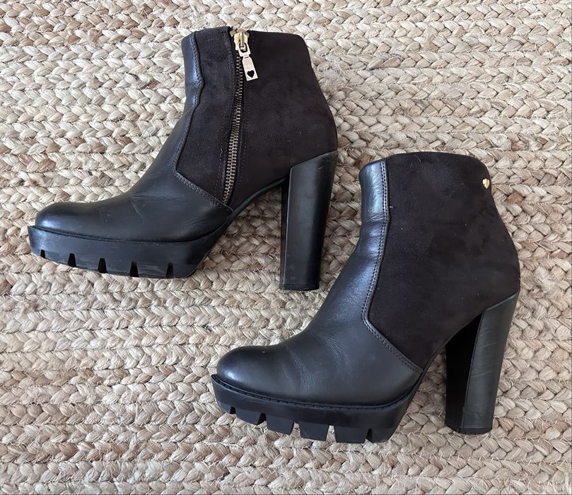 Sapatos Moshino castanhos