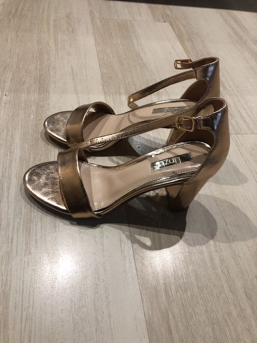 Красиві нарядні босоніжки ZARA , LINZI