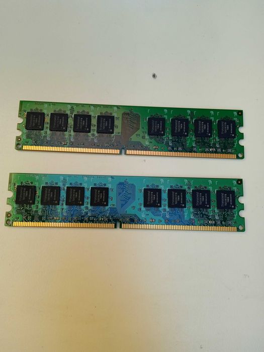 2 DDR2 RAM Modules64737978823427121
