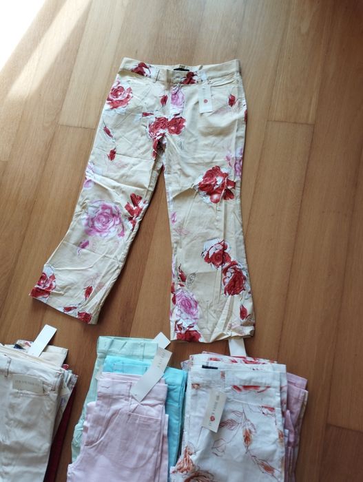 400 peças de Roupa várias para crianças.