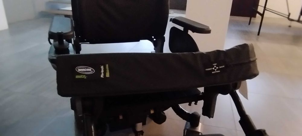 Cadeira de Rodas Elétrica Invacare Bora