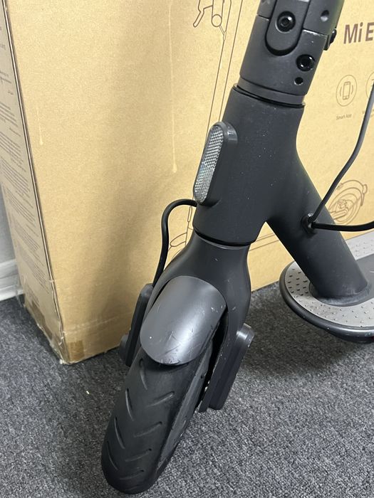 Продам Mi Electric Scooter Essential