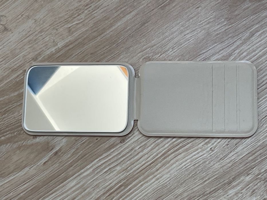 Lusterko do makijażu podręczne