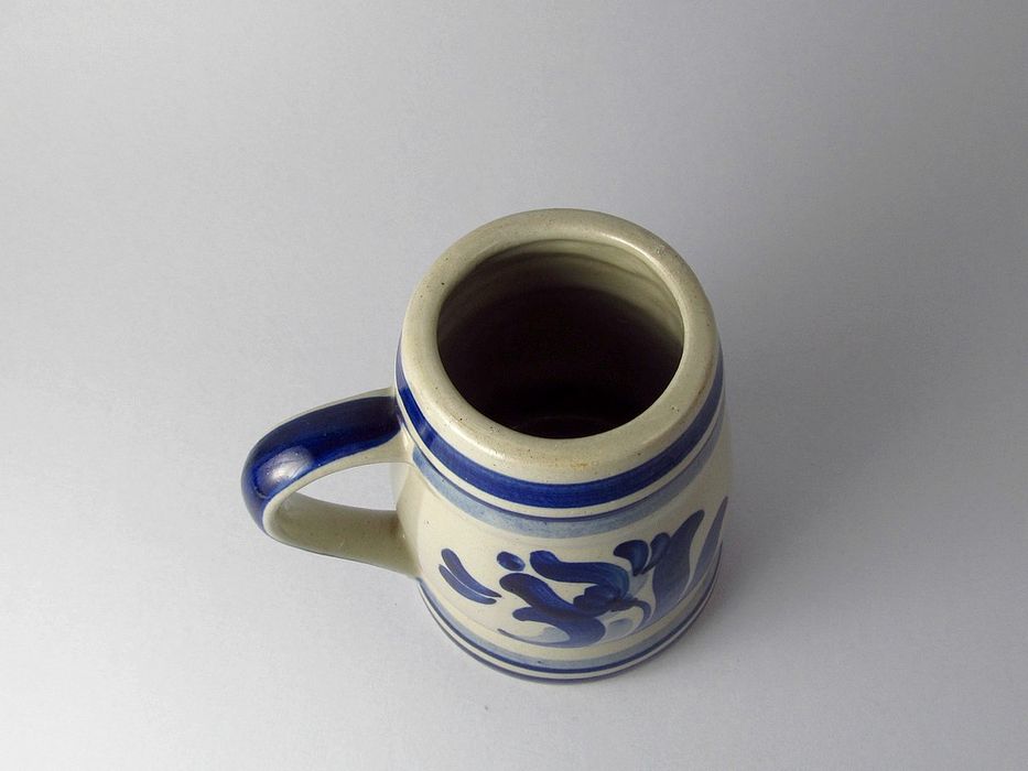 piękny stary ceramiczny kufel