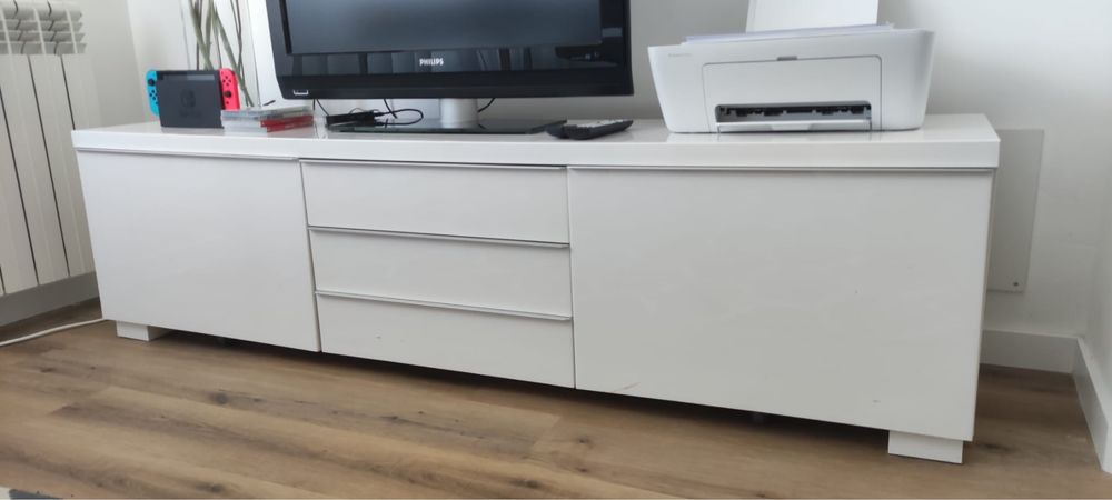 Móvel TV IKEA BESTÅ BURS – Excelente Estado com Pequenas Marcas de Uso