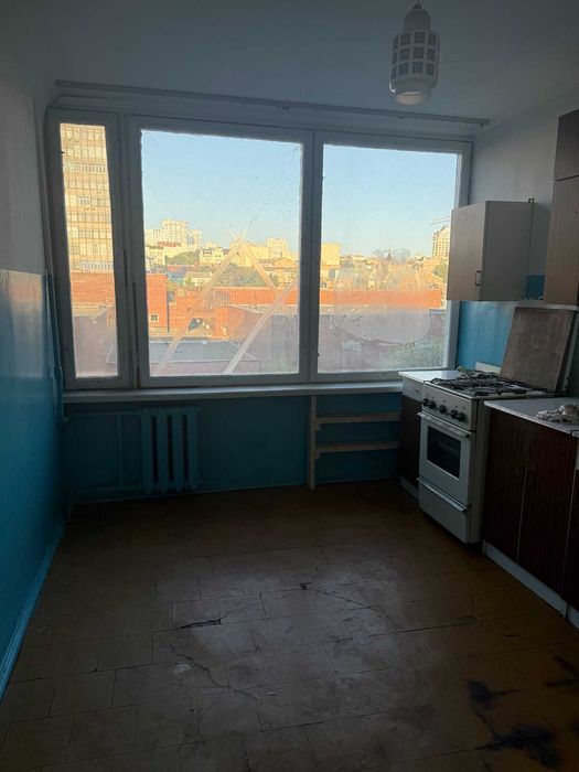 Продам 3к. квартиру бiля Цирку, вул. Дмитрiвська,2
