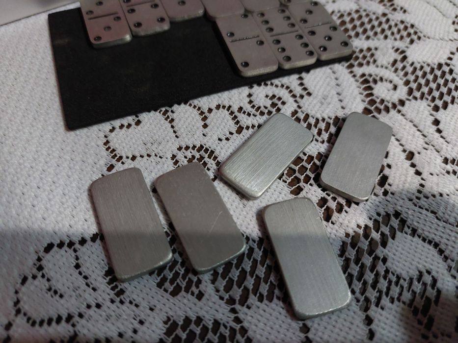 Jogo de dominó em alumínio, impecável