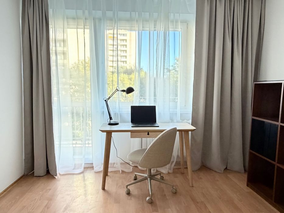 Duży pokój (16 m²) z prywatnym balkonem 7 m² i widokiem na Zatokę | blisko PG i GUMed
