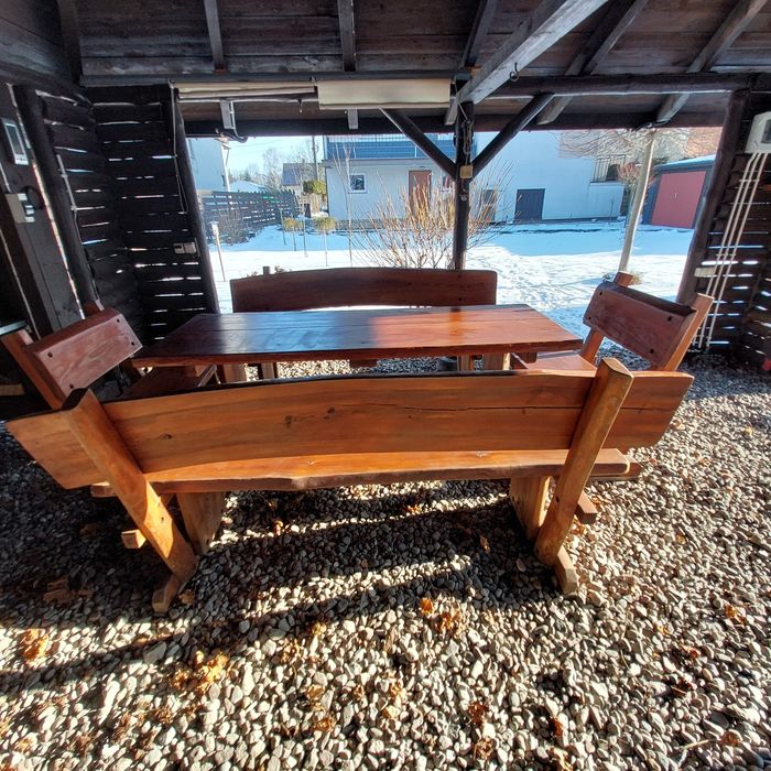 Stół i ławy ogrodowe