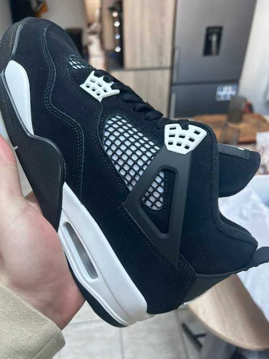 Jordan 4 Retro White Thunder Rozmiar 39