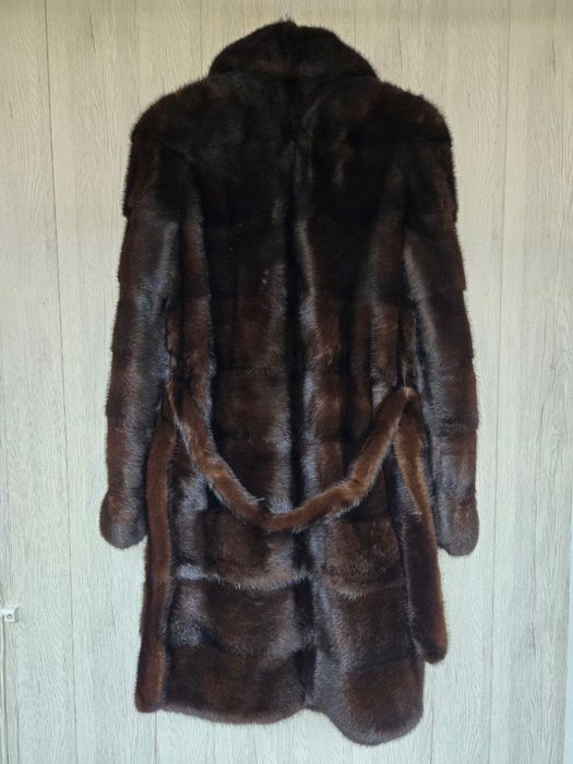 Красивая норковая шуба