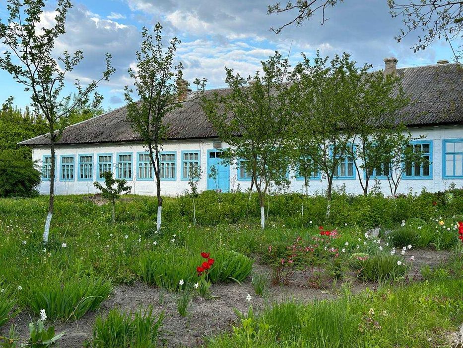 Розкішна, величезна ділянка з будинком, річкою та ставом (Луцький р-н)