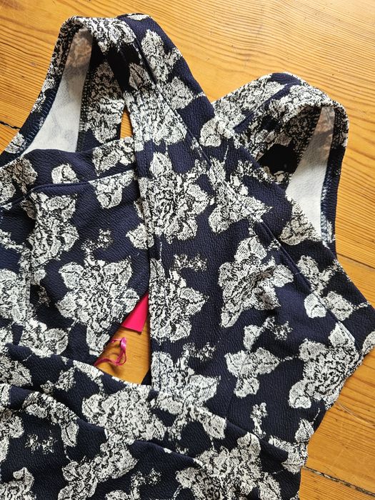 Boohoo krotki kombinezon rozmiar S
