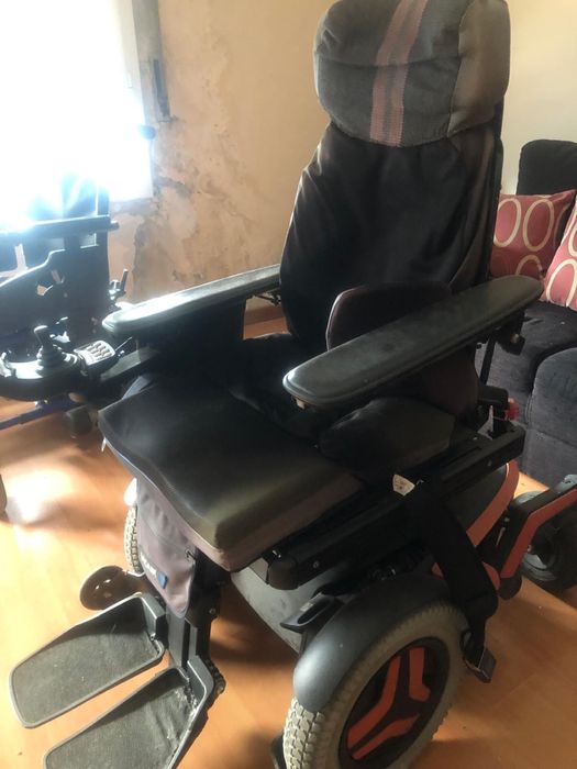 Cadeira de rodas elétrica