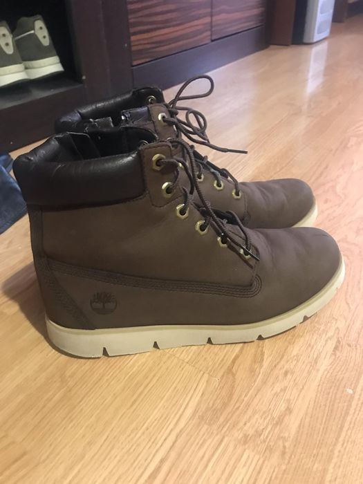 Тімберлани на розмір 39.