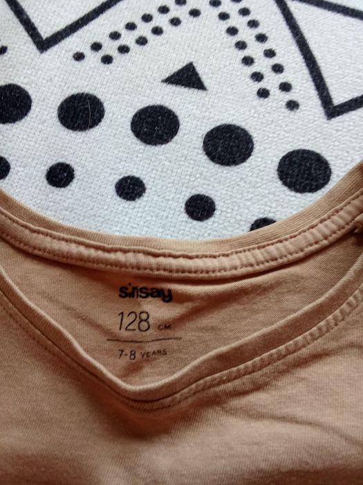T-shirt brązowy w króliczki 122 Sinsay