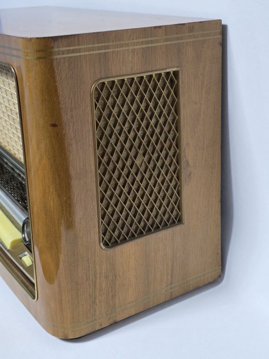 Rádio antigo reparado SABA