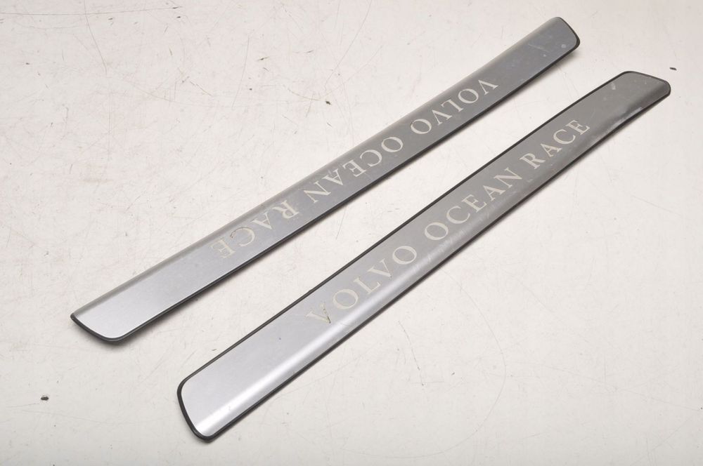 VOLVO OCEAN RACE V60 LISTWY PROGOWE PRZEDNIE 09162019  30790905  KOMPLET