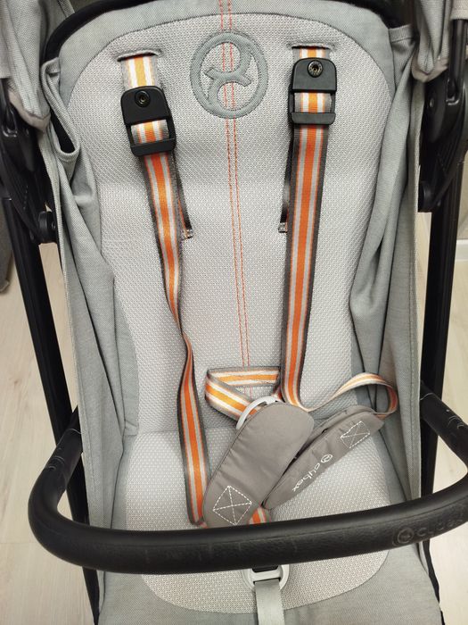 Дитяча коляска Cybex Beezy.