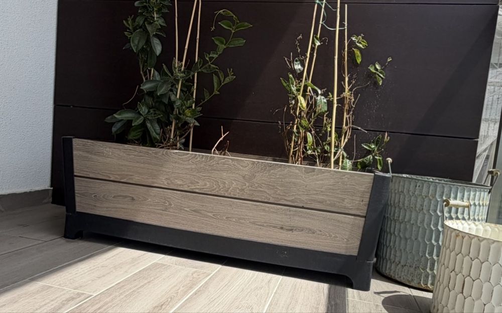 Floreira / Horta Urbana Keter – 120 L – Efeito Madeira