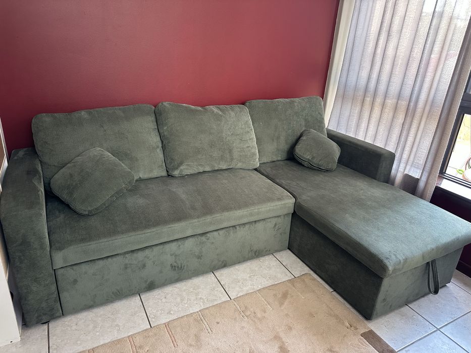 Sofa cama nova.