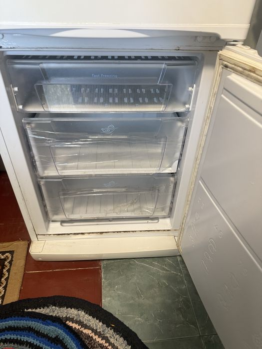 Холодильник indesit