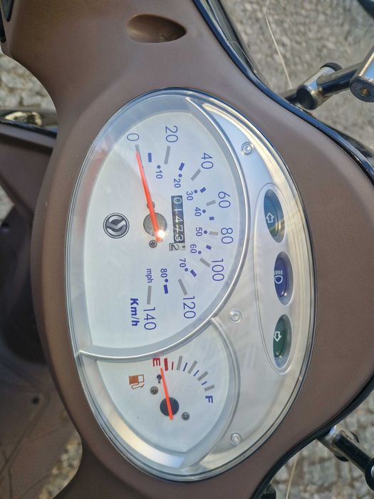 Vendo SYM Fiddle II 125 em muito bom estado, com menos de 1500km. Excelente oportunidade!