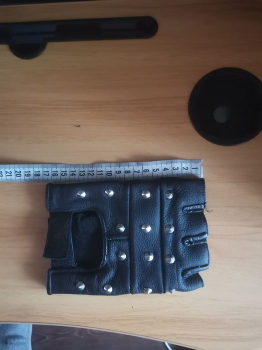 Перчатки без  пальцев