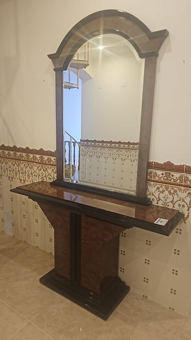 Móvel de entrada em mogno