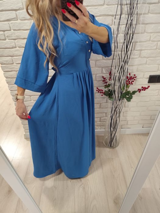 Długa niebieska sukienka M