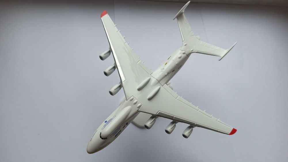 Модель літака Ан-225 Мрія металічна 1:400