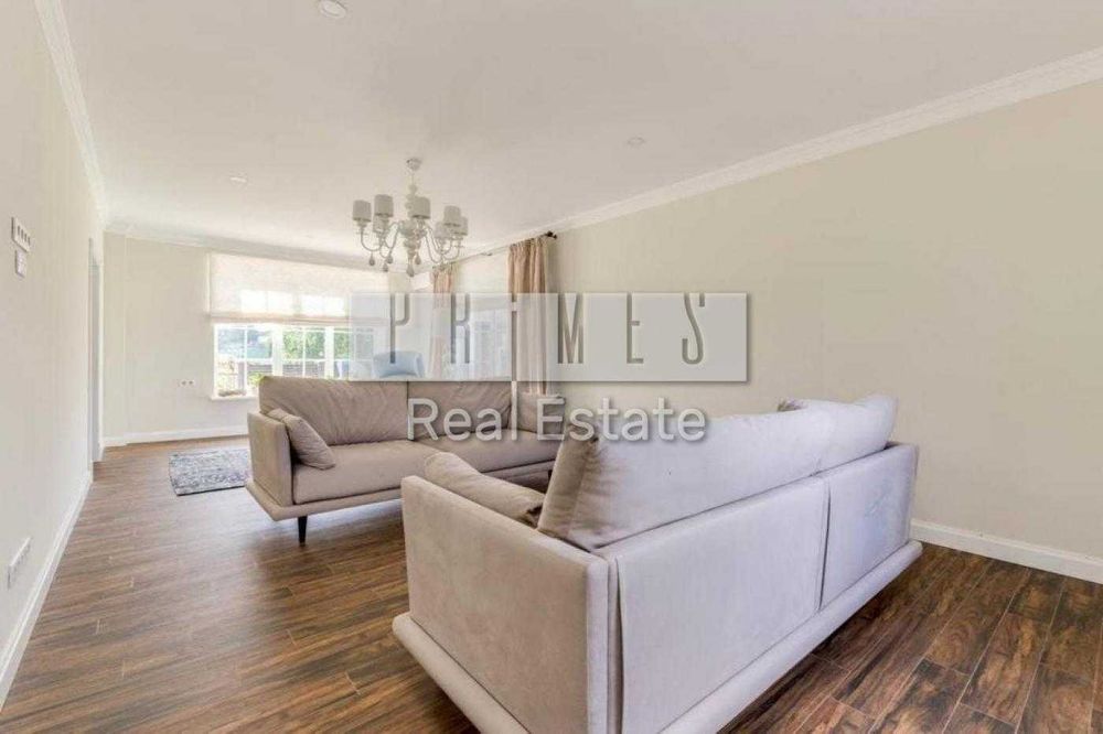 Продаж сучасного котеджу, з терасою та басейном, Романків