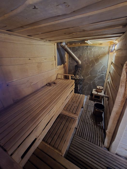 Продаж затишної садиби з 2 будинками