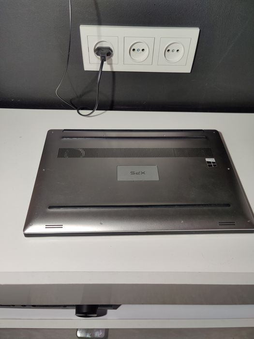 Ноутбук dell xPS 15 9560/GTX 1050/i7/32 ГБ/SSD 1тб/15,6 full HD IPS