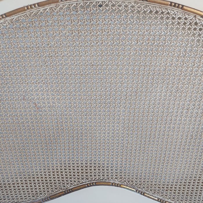 PECHINCHA, URGENTE, VENDA RÁPIDA: Cama de casal muito antiga e rara, peça de antiquário, como nova.