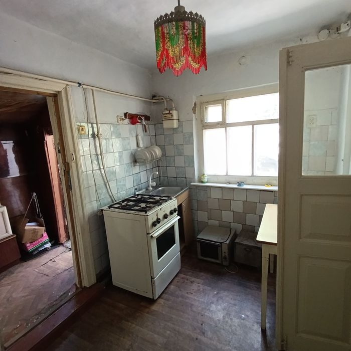 Продаю пів будинку Космонавтів, окремий двір,