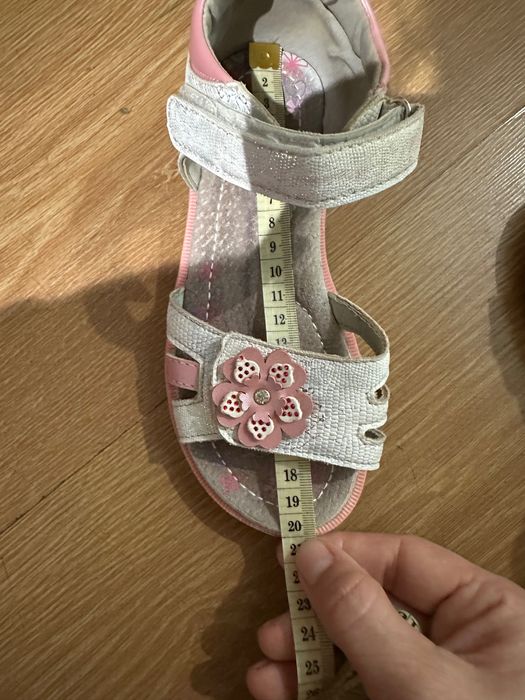 Біло-рожеві босоніжки 31 розмір, 20 см по устілці